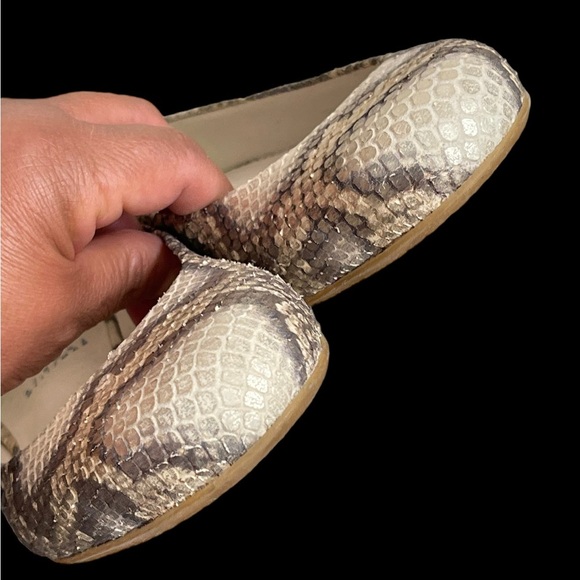 Stuart Weitzman Snakeskin Flats Size 7.5 M - Picture 12 of 15